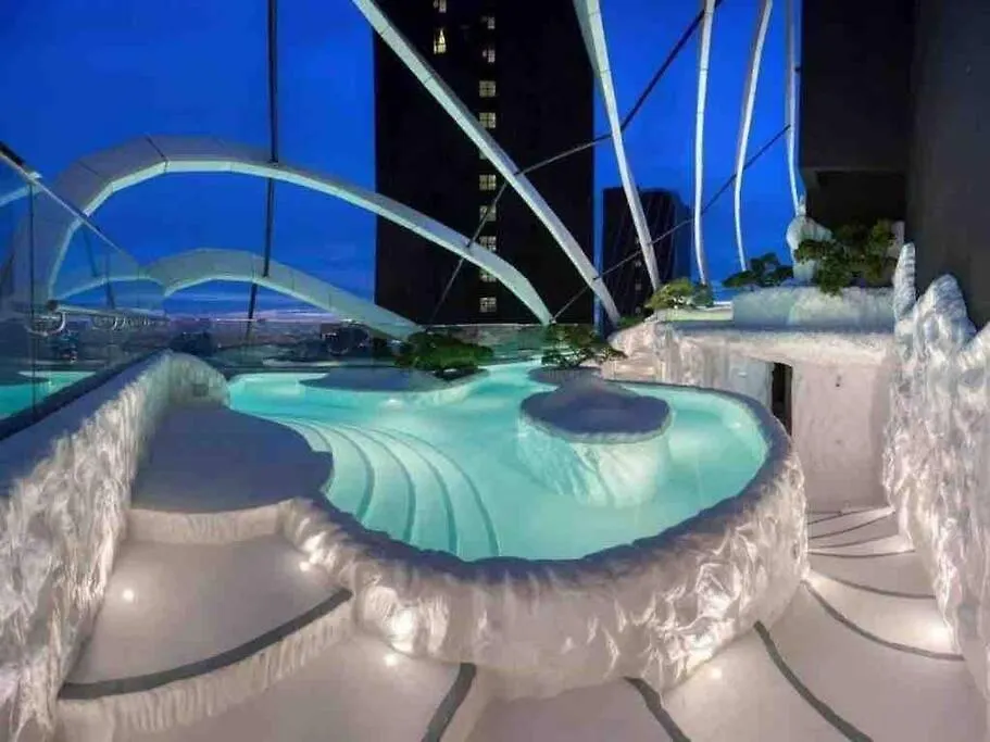 Arte Mont Kiara-Netflix-Balcony-6Pax Apartman Kuala Lumpur