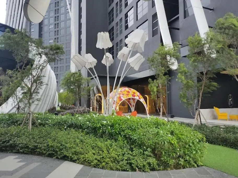 Arte Mont Kiara-Netflix-Balcony-6Pax Apartman Kuala Lumpur
