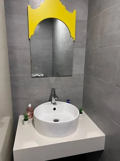 Arte Mont Kiara-Netflix-Balcony-6Pax Apartman Kuala Lumpur 0*,  Malajzia