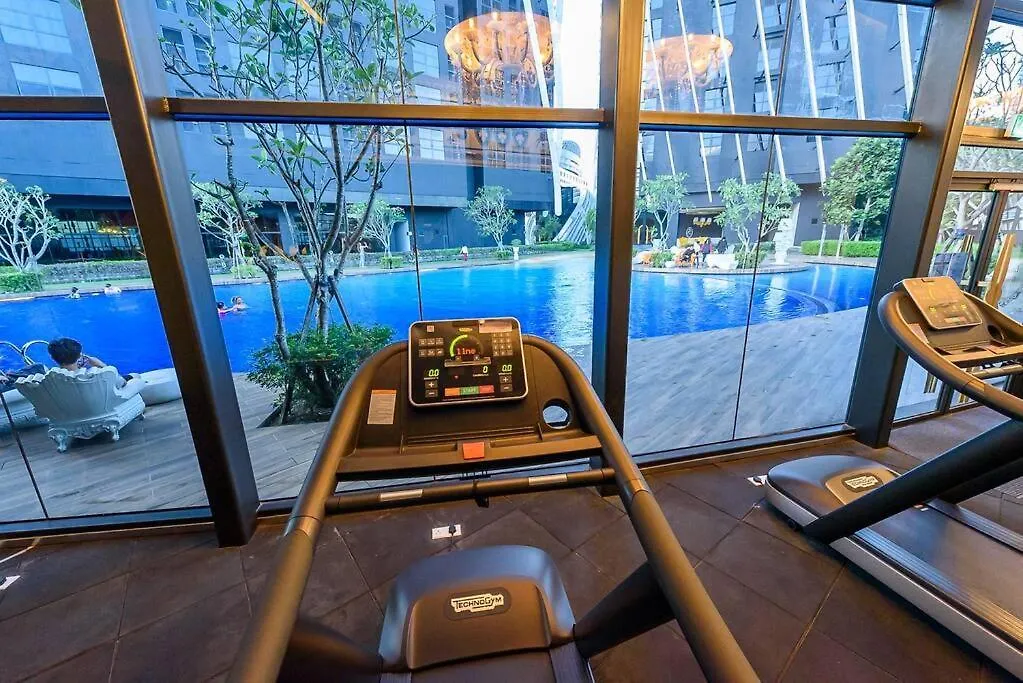 Arte Mont Kiara-Netflix-Balcony-6Pax Apartman Kuala Lumpur