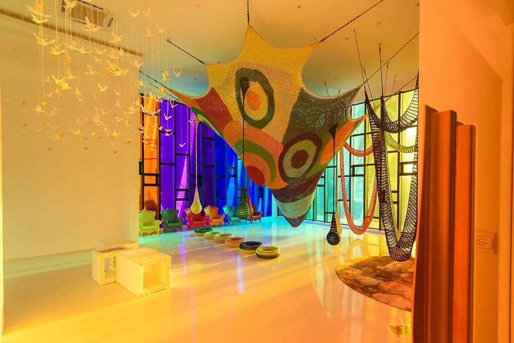 Arte Mont Kiara-Netflix-Balcony-6Pax Apartman Kuala Lumpur