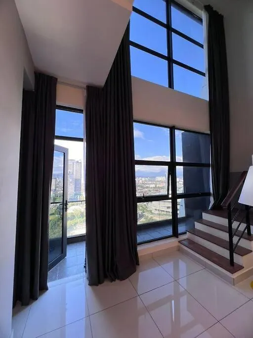 Arte Mont Kiara-Netflix-Balcony-6Pax Apartman Kuala Lumpur 0*,  Malajzia