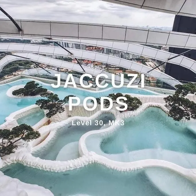 Arte Mont Kiara-Netflix-Balcony-6Pax Apartman Kuala Lumpur 0*,  Malajzia