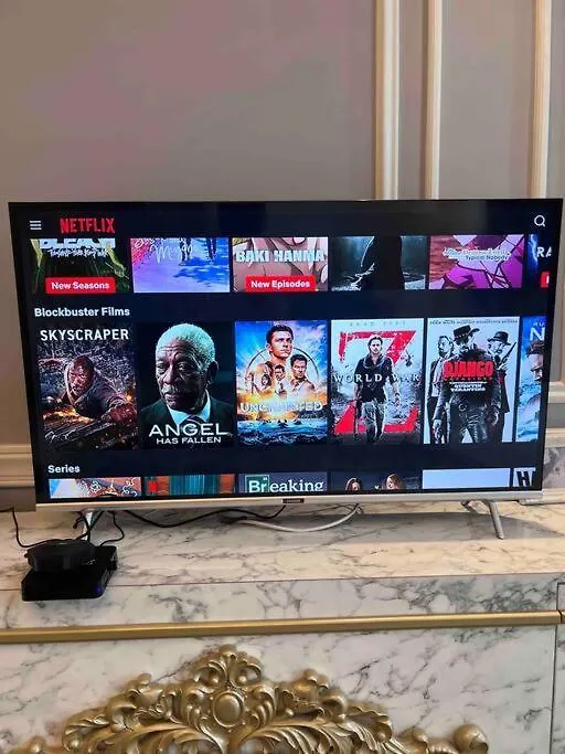 Arte Mont Kiara-Netflix-Balcony-6Pax Apartman Kuala Lumpur